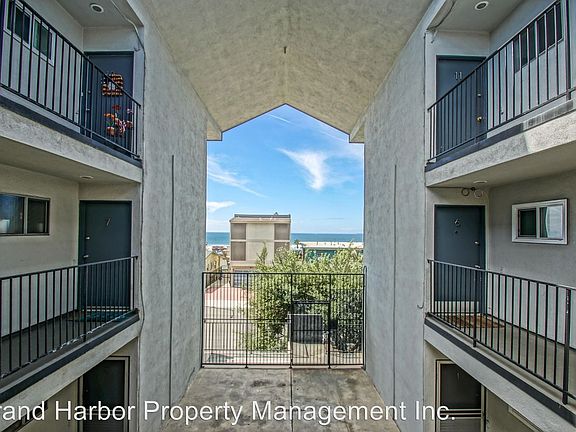 3rd image of 1100 Monterey Blvd APT 08