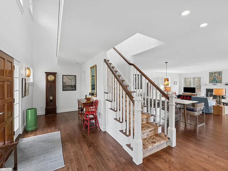 48 White Oak Ln — Photo 2