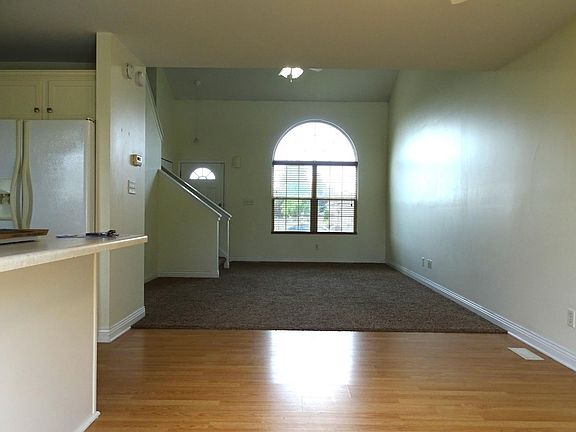 2nd image of 2911 Goldenrod Ln