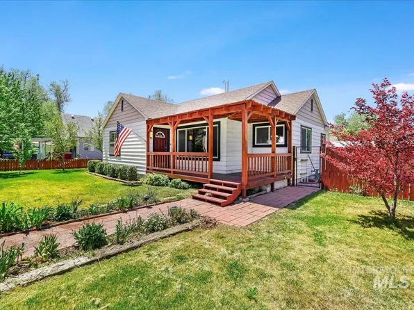 313 N Birch St, Shoshone, ID 83352