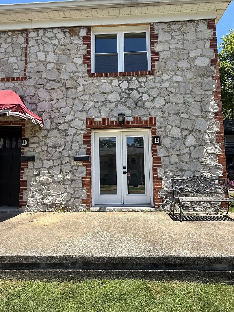 610 Cabell Dr - B — Photo 1