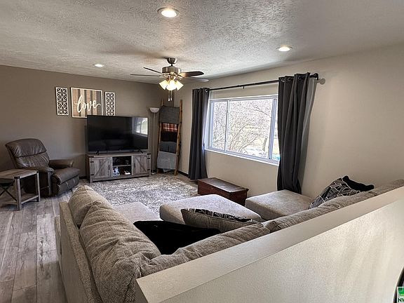 2nd image of 3320 Parkland Pl