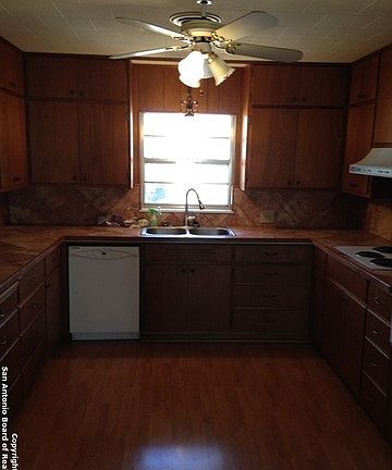 3rd image of 118 Elm Way E