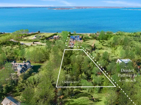 5 Settlement Ct, East Hampton, NY 11937