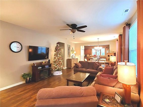 4th image of 4970 Dahlia Dr