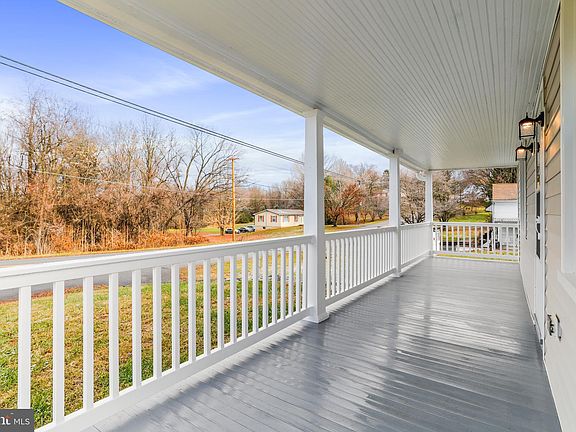 5th image of 21433 Leiter St