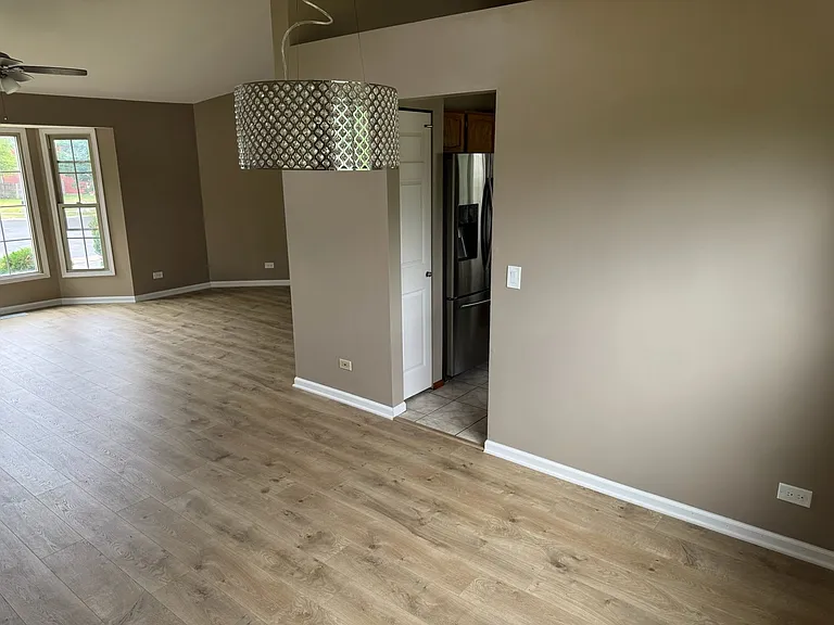 2404 Kenmore Ct — Photo 8