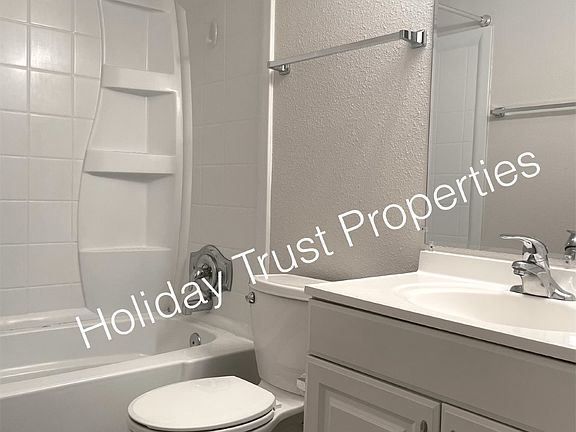 5th image of 422 E Bay Dr NE