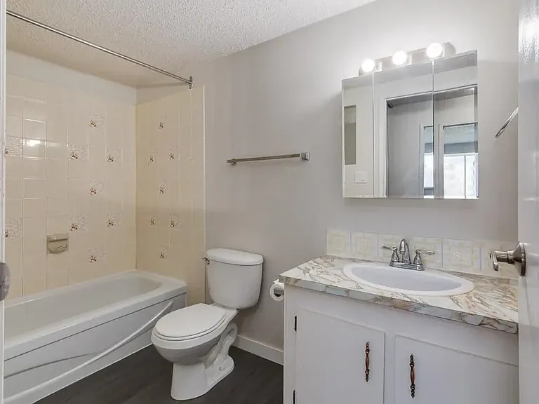 46 Carswell Rd SE — Photo 29