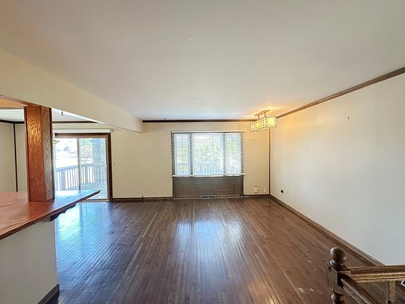 4th image of 641 Webster St