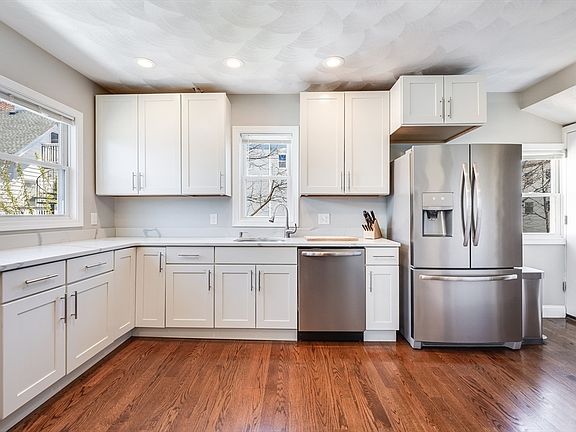 2nd image of 64 Parker St Unit 64