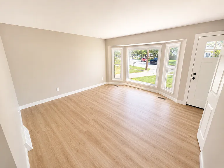 5514 Cabot St — Photo 3
