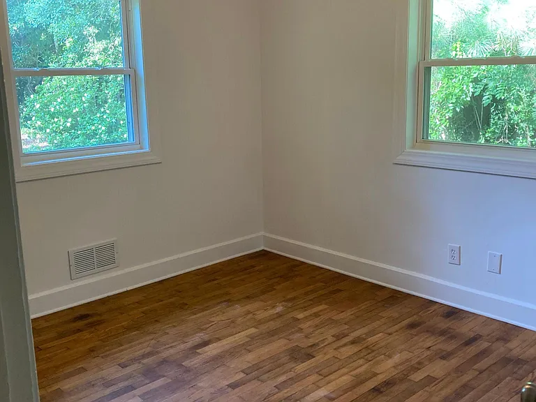 4526 Greenway Ave — Photo 10