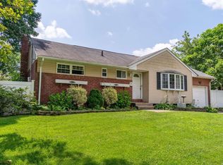 22 Rosalie Pl, Commack, NY 11725