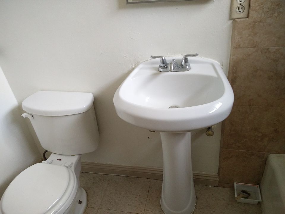 1st image of 434 1/2 Bradley Ave