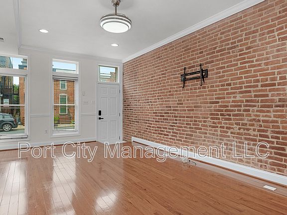 5th image of 2 W Clement St