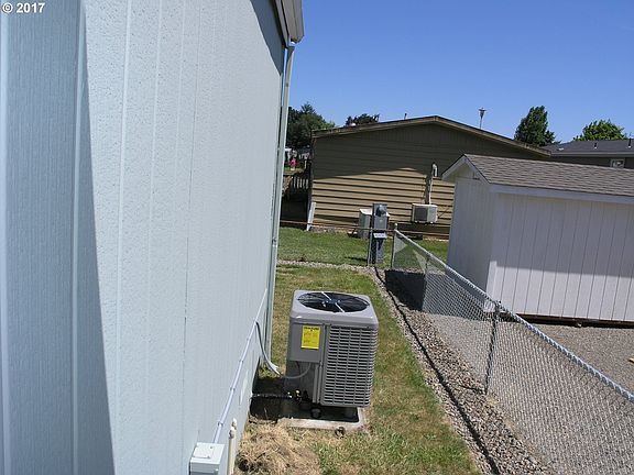 4th image of 300 SW 7th Ave Unit 904
