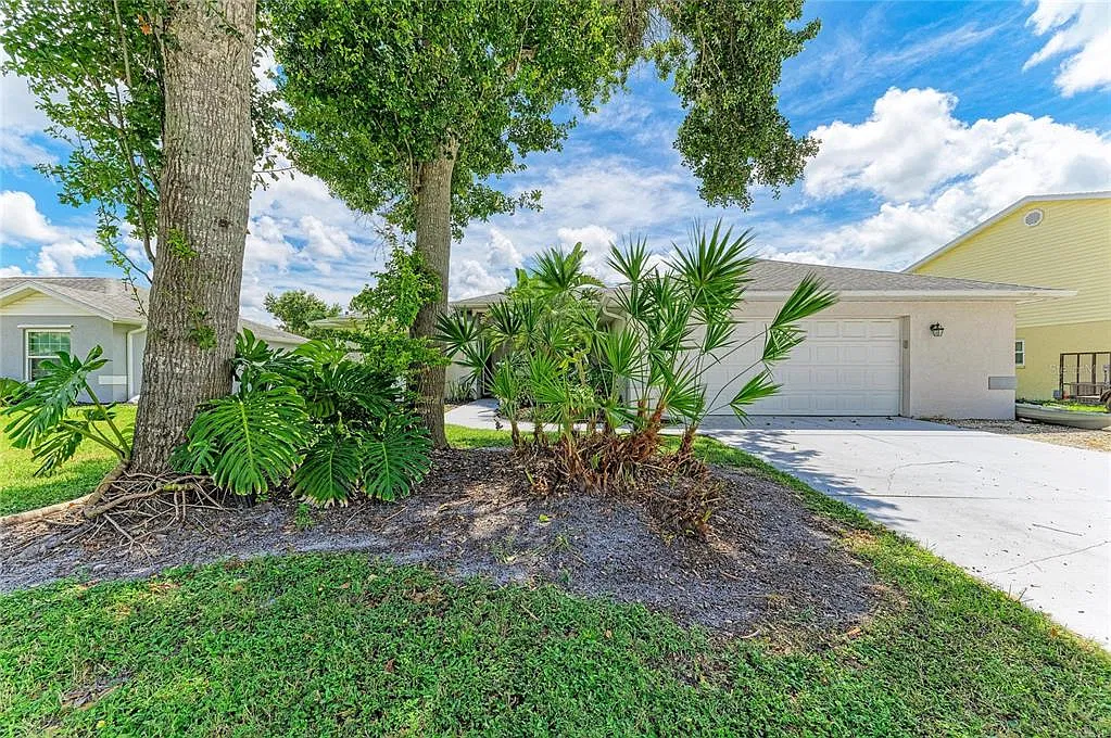 3 bed, 2.0 bath, 1813 sqft, $2,850 — Photo 3