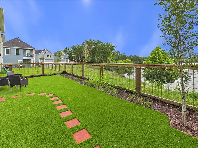 9609 Valeca Dr — Photo 10