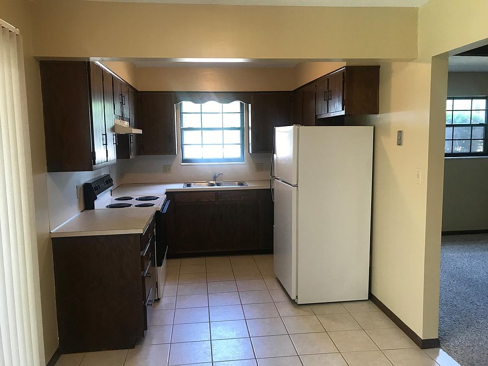 2nd image of 2708 Saint Louis Rd #B
