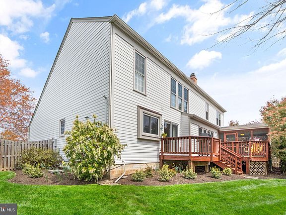 5th image of 711 Chimney Ct NE