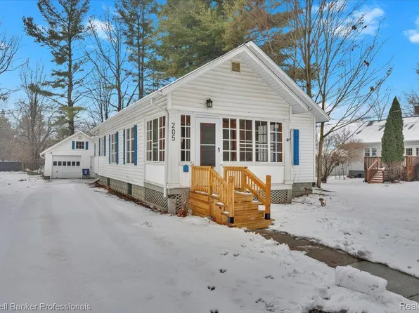 205 Ferry St, Corunna, MI 48817