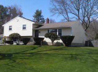 13 College St, Clinton, CT 06413