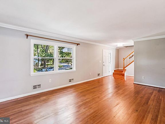 3rd image of 513 Old Pasture Ln