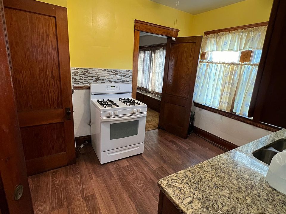 1st image of 634 E 117th St #636