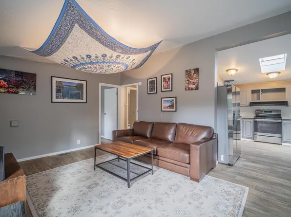 55822 Swan Rd, Bend, OR 97707