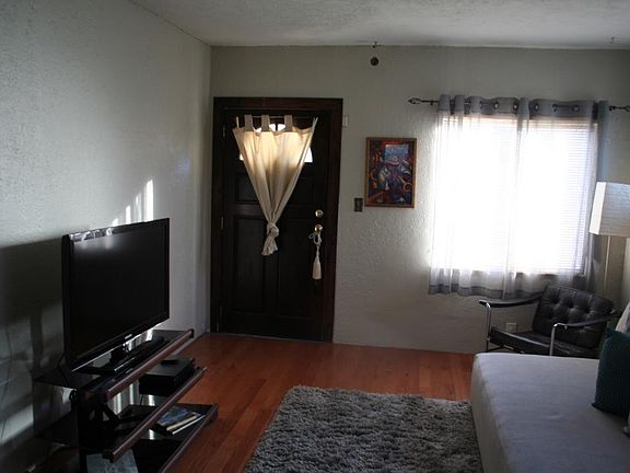 3rd image of 5835 Kingsley Cir
