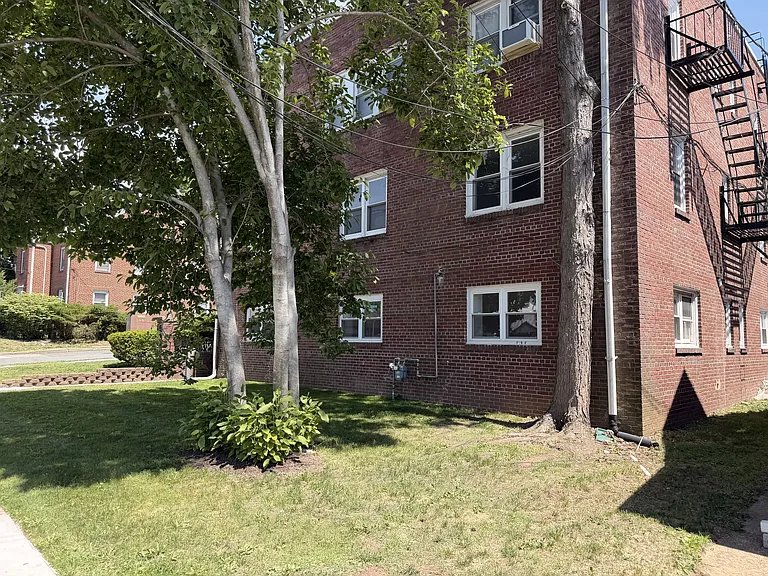 1020 Raritan Ave — Photo 4