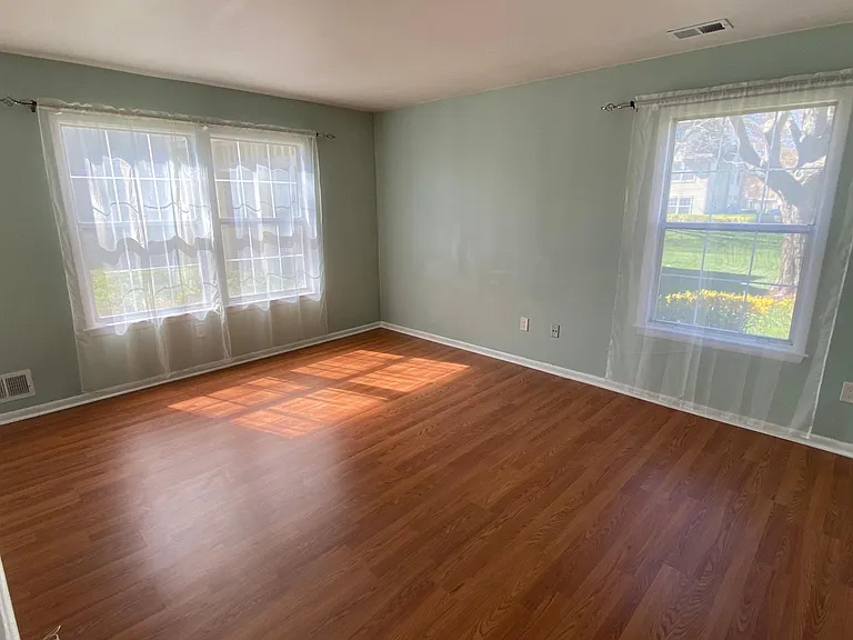 108 Lowell Ct — Photo 18