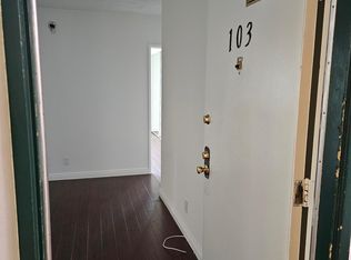 6121 Woodman Ave #103, Van Nuys, CA 91401