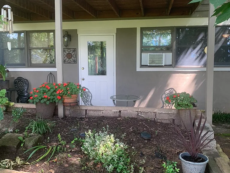 1 College Cres — Photo 2