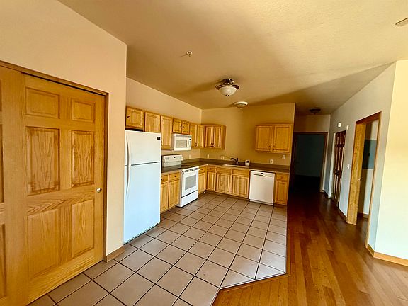 3rd image of 1626 Evergreen Dr