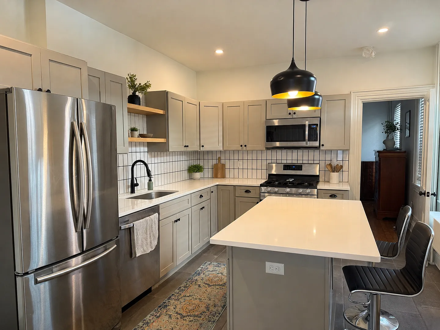 547 W Lemon St — Photo 2