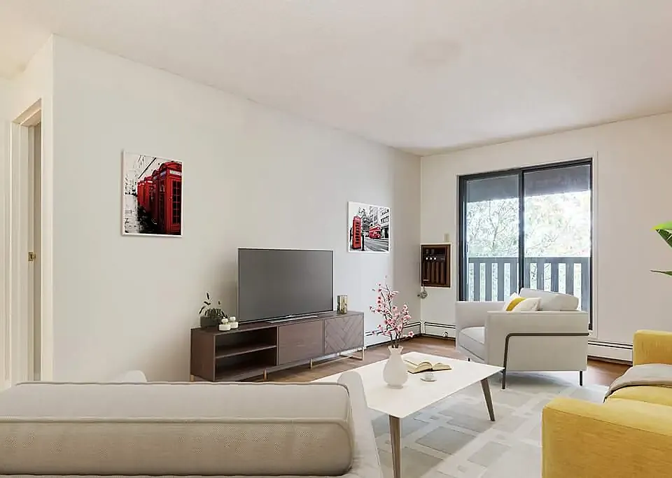 640 Robert St E #203
