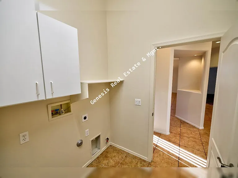770 W Grantham St — Photo 29