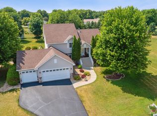 1237 Island View Dr, New Richmond, WI 54017