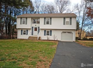 4 S Linden Ln, Plainsboro, NJ 08536