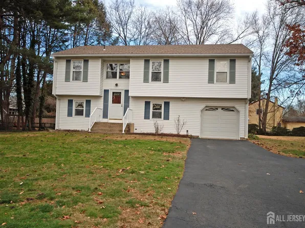 4 S Linden Ln, Plainsboro, NJ 08536