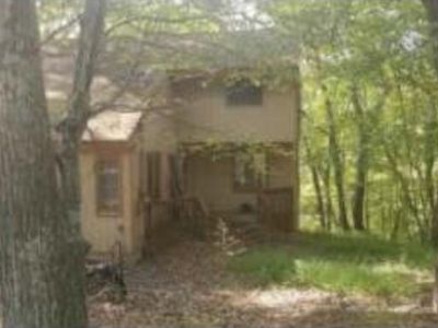 5030 Woodbridge Dr E, Bushkill, PA, 18324