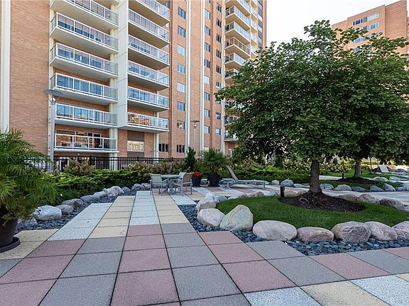 3rd image of 221 W 48th St APT 602