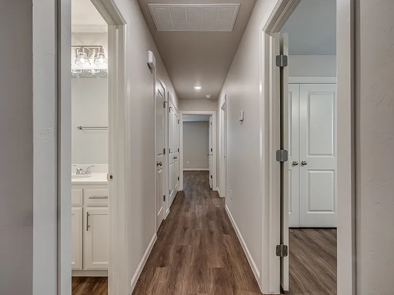 1523 Morton Ave — Photo 9