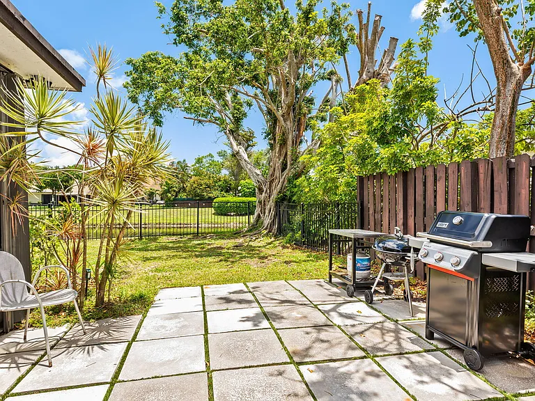 305 SW 28th Ave — Photo 19