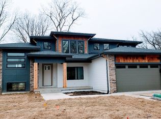 951 S Kingswood Ct, West Des Moines, IA 50266