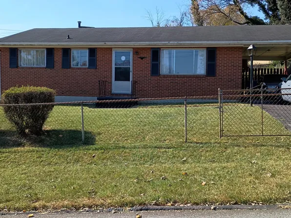 13 Nancy Cir NW, Roanoke, VA 24017