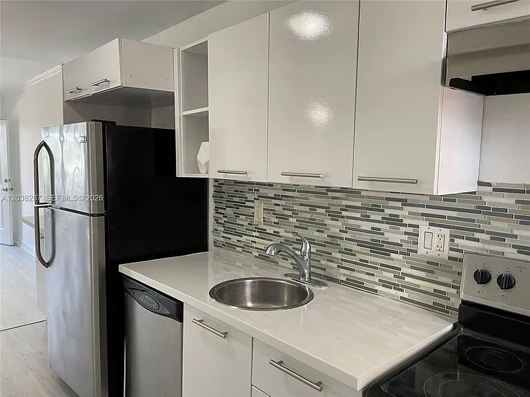 1450 NE 170th St #305 — Photo 5