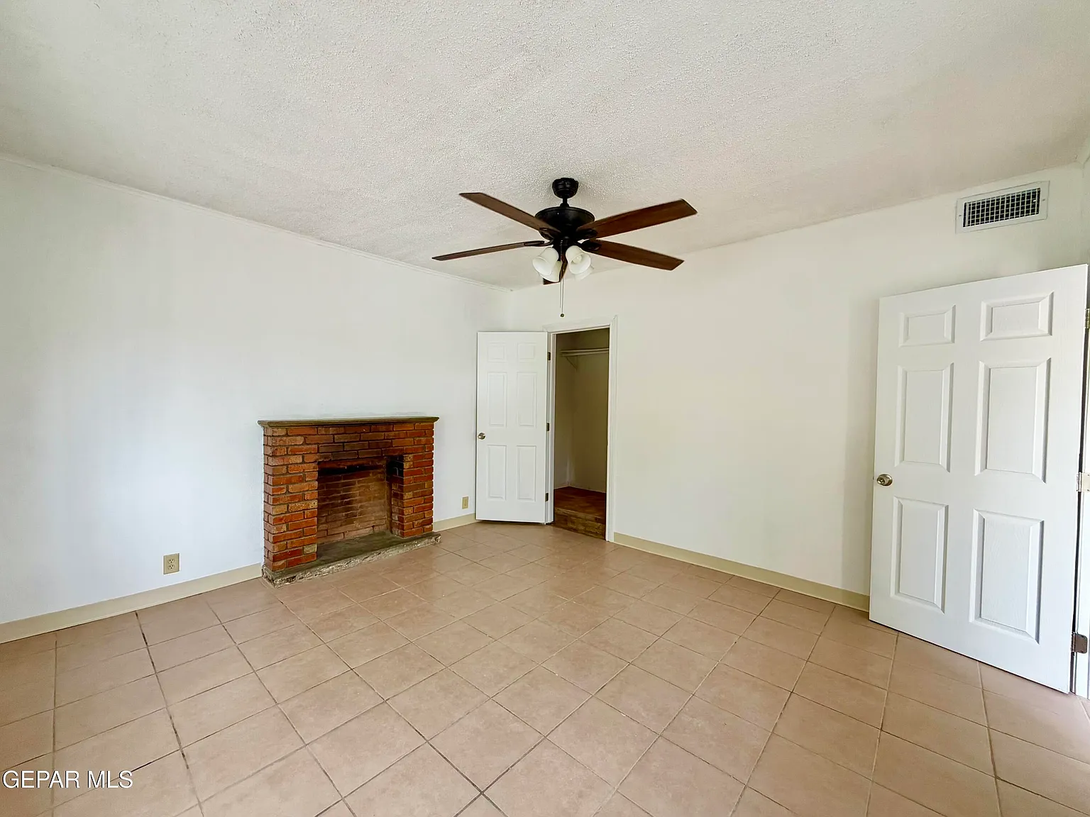 3 bed, 1219 sqft, $1,700 — Photo 3